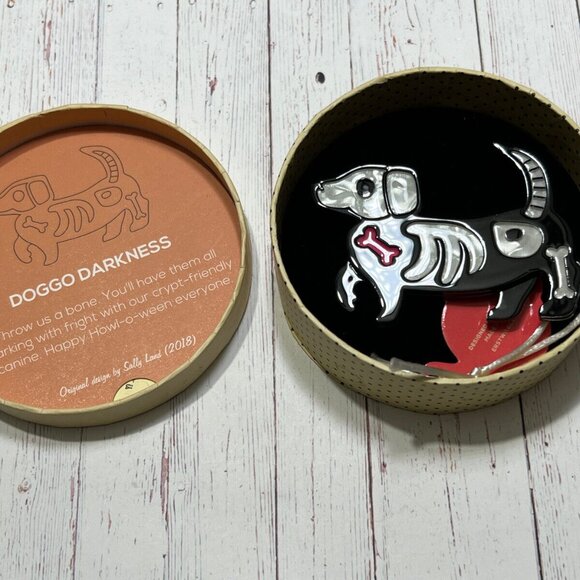 Erstwilder Doggo Darkness Brooch (2018), Halloween Skeleton Brooch, NWT - Picture 2 of 6